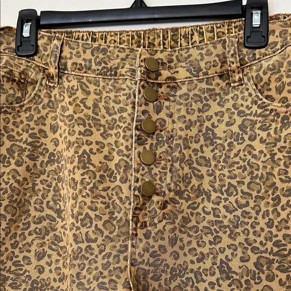 Blue Velvet brand Leopard Print Wide-Leg Pants button fly. - Picture 2 of 9